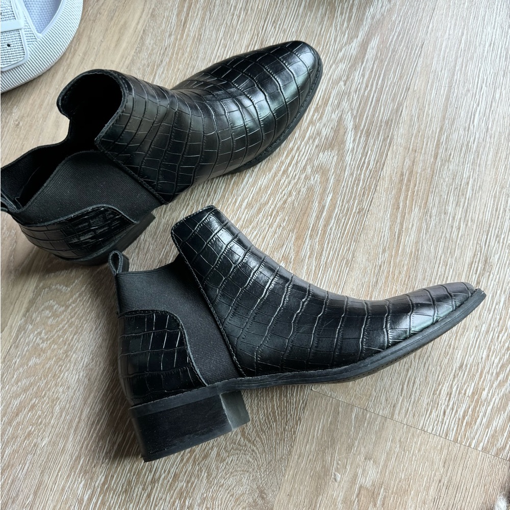 Black Dolce Vita Booties